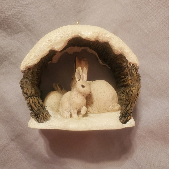 HALLMARK Keepsake Snowshoe Rabbit in Winter "Majestic Wilderness" Ornament - Picture 4 of 5